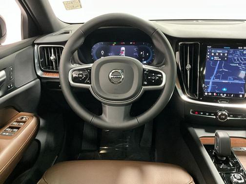 2025 Volvo V60 Cross Country Plus, B5 AWD Gas (mild hybrid)