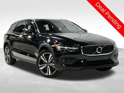 2025 Volvo V60 Cross Country Plus, B5 AWD Gas (mild hybrid)