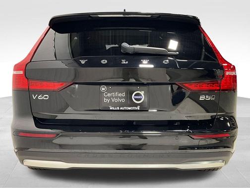 2025 Volvo V60 Cross Country Plus, B5 AWD Gas (mild hybrid)