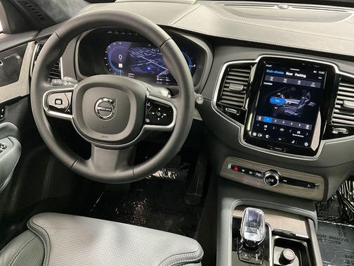 2024 Volvo XC90 Recharge Plug-In Hybrid T8 Ultimate Bright Theme 7-Seater