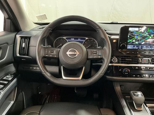 2023 Nissan Pathfinder SL 4WD