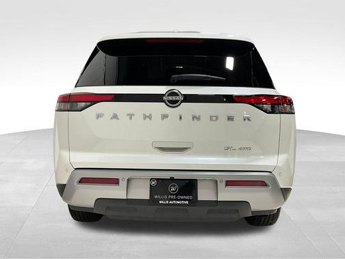 2023 Nissan Pathfinder SL 4WD
