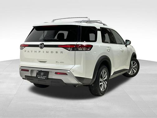 2023 Nissan Pathfinder SL 4WD