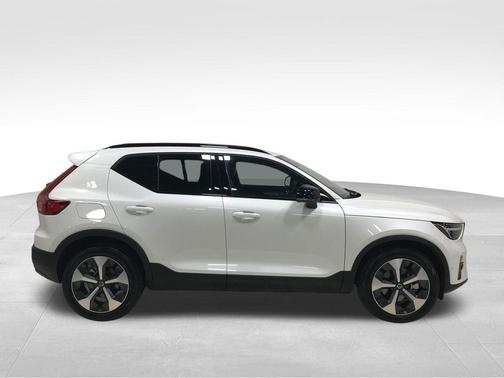 Crystal White 2026 Volvo XC40 Plus, B5 AWD Gas (mild hybrid), Dark