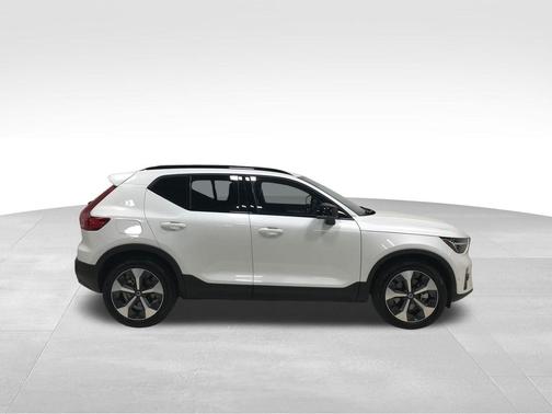 Crystal White 2026 Volvo XC40 Plus, B5 AWD Gas (mild hybrid), Dark