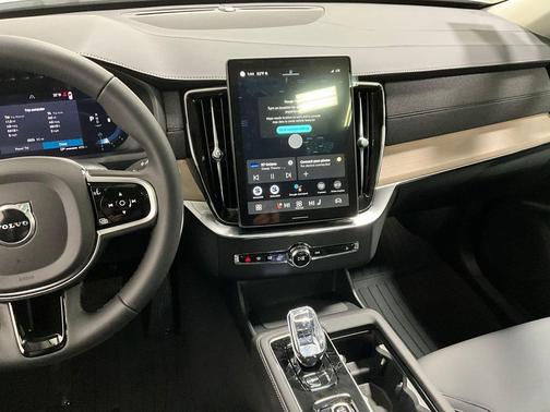 2025 Volvo XC90 B6 Core