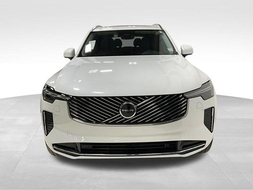 2025 Volvo XC90 B6 Core