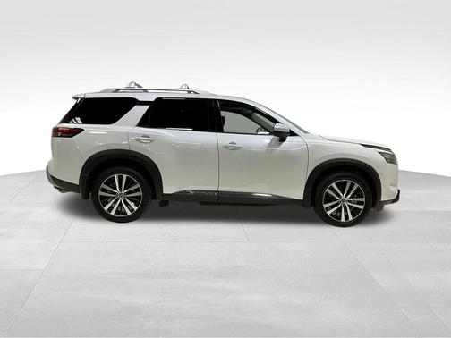 2025 Nissan Pathfinder Platinum 4WD