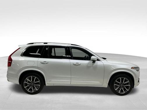 2019 Volvo XC90 T6 Momentum