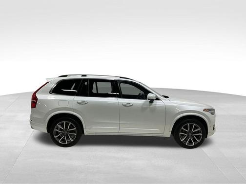 2019 Volvo XC90 T6 Momentum