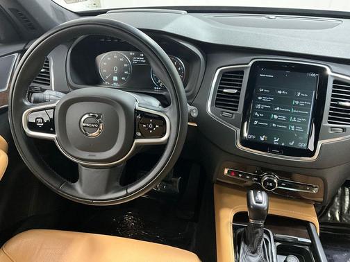 2019 Volvo XC90 T6 Momentum