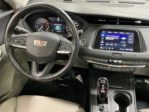 2020 Cadillac XT4 Premium Luxury