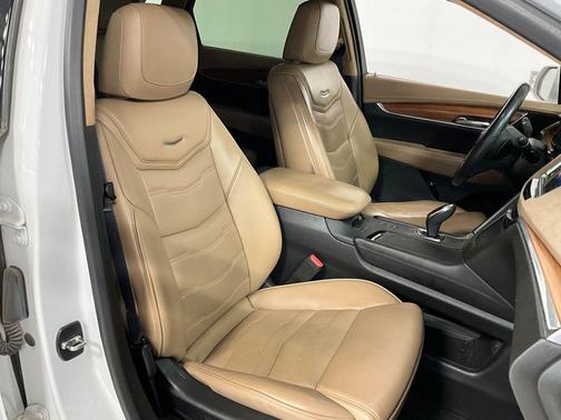 Crystal White Tricoat 2018 Cadillac XT5 Platinum