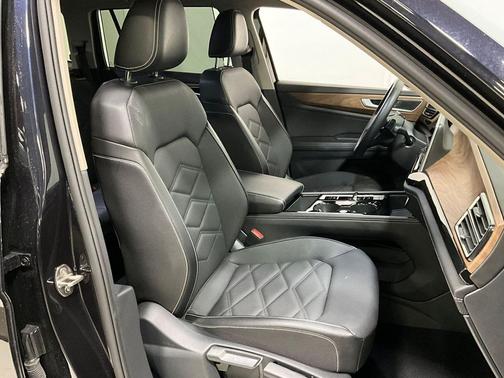 Deep Black Pearl 2025 Volkswagen Atlas 2.0T SE w/Technology 4MOTION