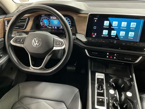 2025 Volkswagen Atlas 2.0T SE w/Technology 4MOTION