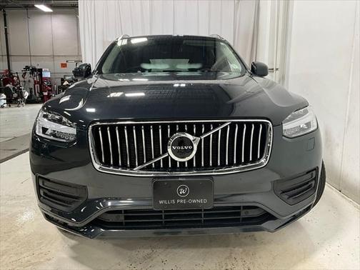 2022 Volvo XC90 T6 Momentum