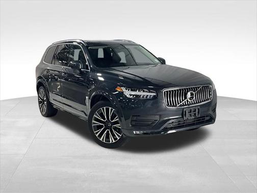 2022 Volvo XC90 T6 Momentum