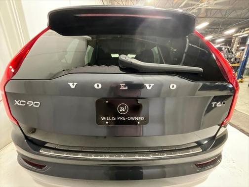 2022 Volvo XC90 T6 Momentum