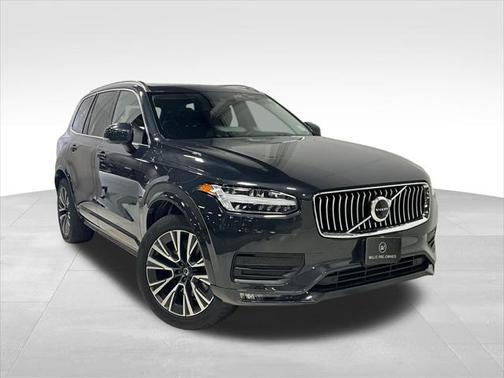 2022 Volvo XC90 T6 Momentum