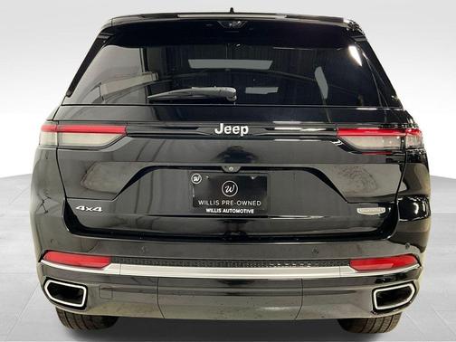 Diamond Black Crystal Pearlcoat 2023 Jeep Grand Cherokee Summit