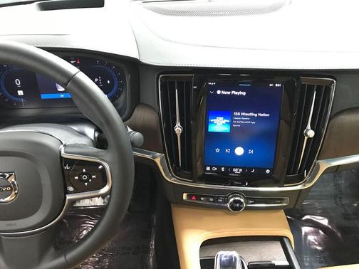 Crystal White Metallic 2023 Volvo S90 B6 Ultimate