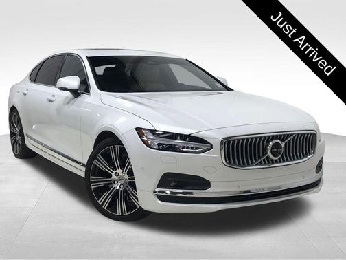 Crystal White Metallic 2023 Volvo S90 B6 Ultimate