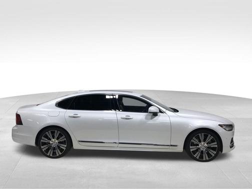 Crystal White Metallic 2023 Volvo S90 B6 Ultimate