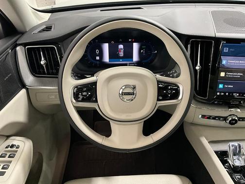 2025 Volvo XC60 Plug-In Hybrid T8 Ultra