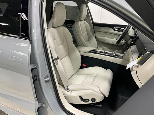 2025 Volvo XC60 Plug-In Hybrid T8 Ultra