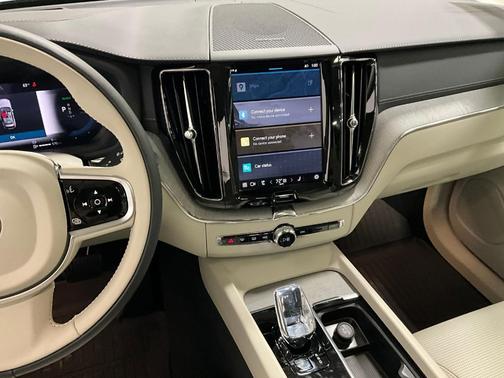 2025 Volvo XC60 Plug-In Hybrid T8 Ultra