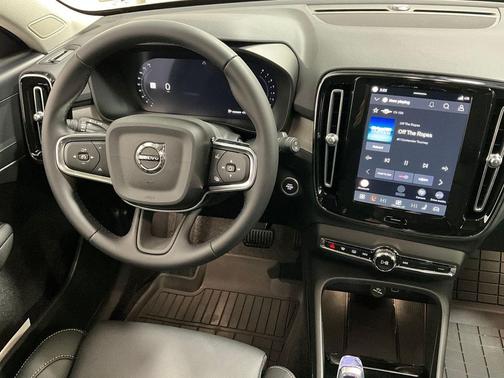 2026 Volvo XC40 Plus, B5 AWD Gas (mild hybrid), Dark