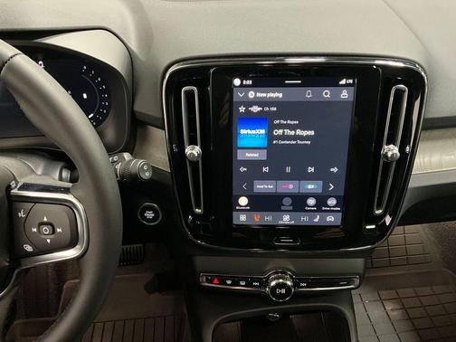 2026 Volvo XC40 Plus, B5 AWD Gas (mild hybrid), Dark