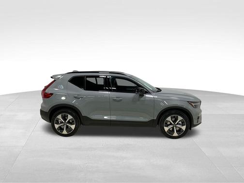 2026 Volvo XC40 Plus, B5 AWD Gas (mild hybrid), Dark