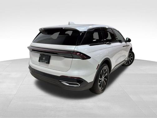 White Platinum Clearcoat Metallic 2025 Lincoln Nautilus Premiere