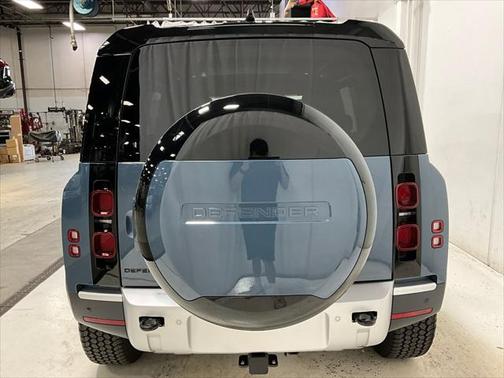 2025 Land Rover Defender 110 P300