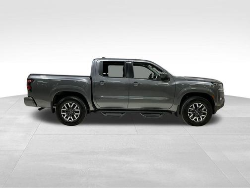 2024 Nissan Frontier SL