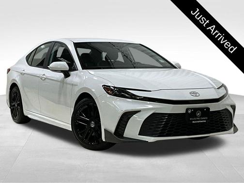 Ice Cap 2025 Toyota Camry SE