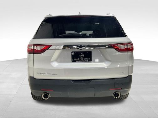 Silver Ice Metallic 2018 Chevrolet Traverse LT Cloth