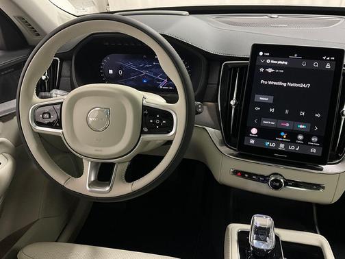 2026 Volvo XC90 B6 Ultra Dark Theme 7-Seater