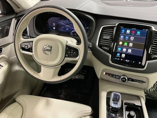 2024 Volvo XC90 Recharge Plug-In Hybrid T8 Ultimate Bright Theme 7-Seater