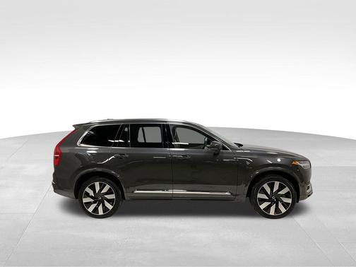 2024 Volvo XC90 Recharge Plug-In Hybrid T8 Ultimate Bright Theme 7-Seater