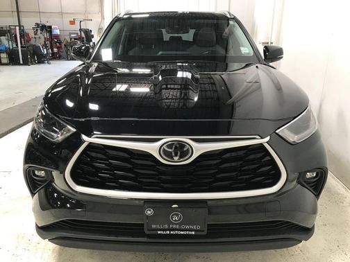 Midnight Black Metallic 2021 Toyota Highlander XLE