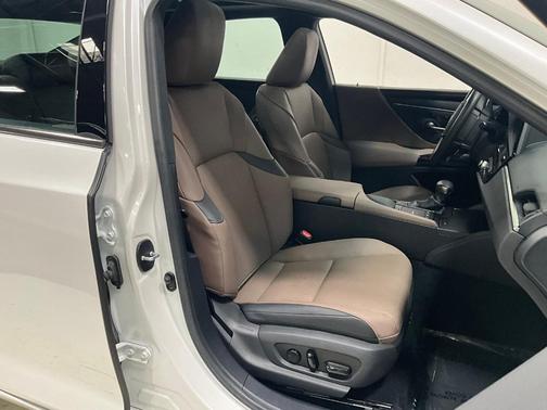 2022 Lexus ES 350 Base
