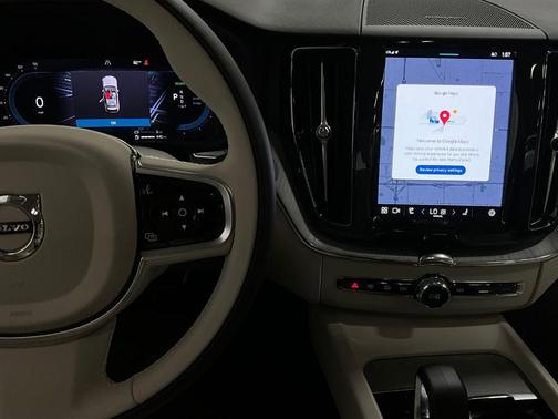 2025 Volvo XC60 Plug-In Hybrid T8 Plus