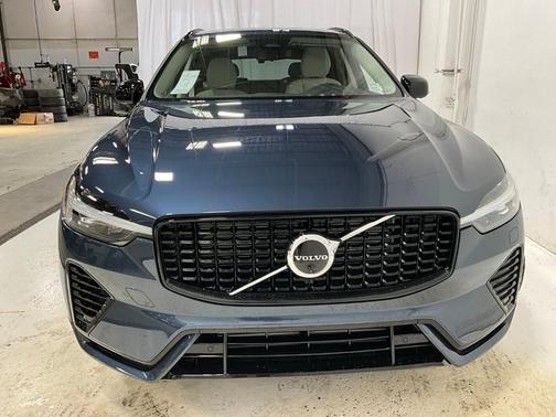 2025 Volvo XC60 Plug-In Hybrid T8 Plus
