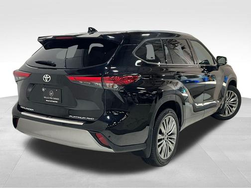2022 Toyota Highlander Platinum