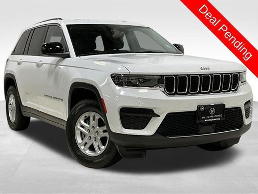 Bright White Clearcoat 2022 Jeep Grand Cherokee Laredo