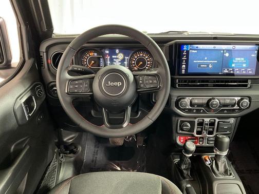 Black Clearcoat 2025 Jeep Wrangler Rubicon