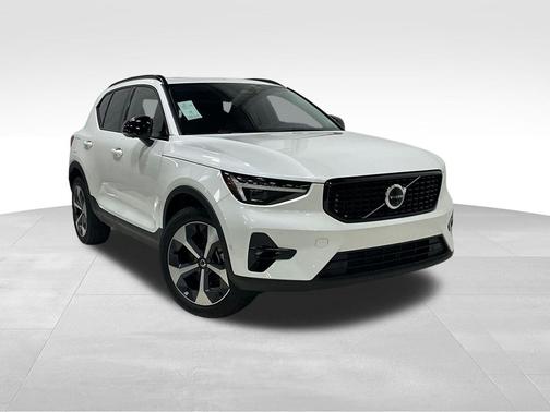 Crystal White 2026 Volvo XC40 Plus, B5 AWD Gas (mild hybrid), Dark