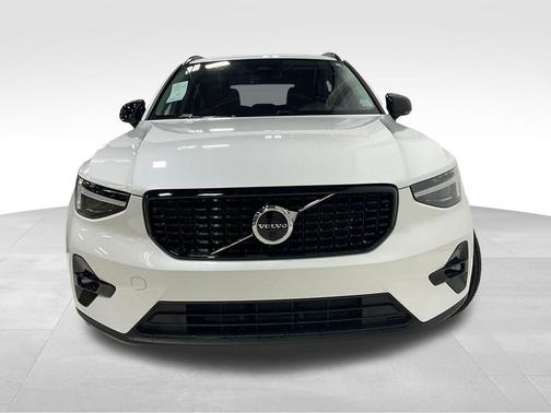 Crystal White 2026 Volvo XC40 Plus, B5 AWD Gas (mild hybrid), Dark